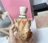 Fabriksdirekt rosa flaska 100 ml parfym för kvinnor vrid doft unik design fin lukt mycket långvarig tid spray
