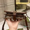 Designer- magnet spänne axelväska mode kvinnor crossbodys handväska koppling lady handväskor handväskor metalliska tryck läderväskor