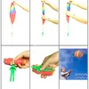 6 colores Fidget Toys Hand Kite Accessories Lanzar paracaídas Niños Juegos de juguetes divertidos al aire libre para niños Volar paracaídas Deportes y mini soldado Regalo de Navidad al por mayor