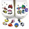 50pc / set automobili automobili guidano ciondoli coccodrillo anime 2D Plastica morbida Zoccolo Accessori per parti di scarpe Bottoni scarpa Fibbia di fascino Decorazione adatta donne Sandali bracciali per bambini