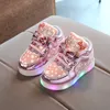 تضيء أحذية متوهجة للأحذية أحذية رياضية لفتيات LED LEVENT الأطفال بإضاءة أحذية أحذية مضيئة سلة Enfant LED 220805