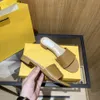 Högsta kvalitet kvinnor män strand lyx designers tofflor sandaler sommar mode flip flops äkta läder dam slipper skor sneakers dubbel spänne glidor stora