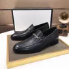 Masculino clássico de vestido masculino Sapatos masculinos 2022 Marca de moda elegante casamento formal Sapatos de couro genuínos Men escorregarem no escritório Oxford Shoes Tamanho 38-45 Mkjkk0001