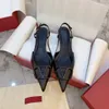 Valentine Sandals High Heel Chost V Signature Women Handals Patentleather Laceup High High High Cheels Luxury Leather Fashion Show Summer Crocodile Leather Tex261445 DVTA