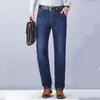 Mäns jeans stil vår och höst klassisk raka affärsarbete byxor / urban mode mörkblå stor storlek 40 män märke 220328