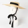 Berets Summer Big Natural Pszenice Straw Hats for Women Handmad szeroka brzegi plażowe czapki eleganckie, płaskie, długie wstążki koronkowe hatberets