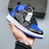 2023 디자이너 1 어린이 농구화 유아 유아 어린이 아이 렌스 파인 그린 게임 Royal Scotts Obsidian Chicago Bred Trainers 운동화 스포츠 야외 타이 염색 크기 24-35