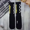 Luxury Brand Offs Fashion Socks Arrow Warning Line Straight Board Tide Sock Cotone di alta qualità Sport Tubo lungo che assorbe il sudore Calze traspiranti Q9ql