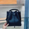 Muria Designer Bags M55799 버킷 백 천공 가죽 꼰 상단 손잡이 크로스 바디 숄더 스트랩 천공 된 갈레 그레이 이름 태그 토트