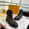 Hochwertige Damen-Brief-Martin-Stiefel, Lederschuhe, Schnürung, Band, Gürtelschnalle, Stiefeletten, direkt ab Werk, weiblicher rauer Absatz, runder Kopf a