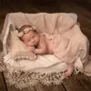 Born Baby Pography Props Yuvarlak Dantel Battaniye Yastığı 2pcs Set esnek olmayan nakış dantel pedler retro masa örtüsü po zemin 220525
