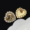 Designer di donne Orecchini di perle Gioielli di lusso Love Shape Ear Stud Womens Fashion Brand Designer Hoops Studs Orecchini a cerchio in oro 2022