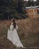 Boho Abiti da sposa semplici Abito da sposa con spalle scoperte Applique Tulle senza maniche Custom Made Plus Size Beachsweep Train Pieghe Abiti da sposa