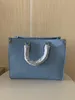 2022 Högkvalitativ stor handväska handväska designer fasion väskor kvinnors väska med bokstäver lady handväska klassiska presbyopiska axelväskor