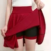 Saia de grife para feminino 2022 Escola de moda de verão estilo coreano Red Black Mini estético plissado de saia alta da cintura feminina