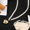 Kedjor Fashion Sumulated Pearl Choker Halsband för kvinnor Korean Gold Heart Love Pendant Necklace Grils Vintage Collier Jewelry Gift Godl22