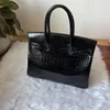 Bolsas de couro crocodilo bolsas de jacaré bolsas artesanais personalizadas de alta qualidade maquiagem de maquiagem shell shell women bolsa de bolsa de luxo designer onthego totes bolsa sling