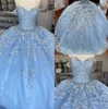 Baby Blue Lace Tulle Sweet 16 Dresses Off the Shoulder Floral Applique Tulle pärlor Corset Back Vestidos de Quinceanera Ball Gowns2095