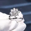 Pierścionki ślubne Kobiety zaręczynowe kryształy kwiat kształt pierścionka biżuteria kreatywna design urok ladies impreza sukienka akcesoria rita22