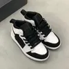 2023 Modedesigner Slides Athletic Kid Basketball Shoes Jumpman Game Spädbarn Royal Scotts Obsidian Chicago Bred Sneakers Melody Mid Mu