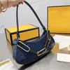 Fendidesigner Bag 2024 Women Bag Designer Women Women Luxury Axpeit O'Lock Swing Bag Patent Leather Retro Style com bolsa de metal 4143