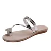 소매 2022 디자이너 여성 슬리퍼 발가락 샌들 여름 해변 플립 플롭 라인 스톤 플랫 신발