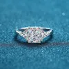 클러스터 링 트렌디 925 스털링 실버 3ct D 컬러 VVS1 쿠션 컷 Moissanite 3 석재 링 여성 보석 도금 화이트 골드 약혼 린