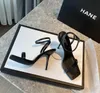 Sommarens toppklass Högklackade sandaler Öppen tå Bröllop Black White Stiletto Sandaler äkta Leather Party Prom Pumps 4100