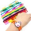 18 cm silikon armband parti leveranser gynnar gåva mjuka armband band sko charms dekoration barn tillbehör 20 färg valfritt lk227