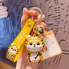 Party Favorit 2022 Cartoon Chai Xiaohu Keychain Kvinna Söt Utsökt Tiger Doll Key Chain Pendant Present