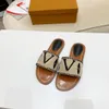 Sandalias planas de diseñador Lock It Mules, zapatillas de verano de cuero para mujer, sandalias de lujo para exteriores, zapatos de playa