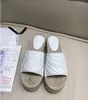 2022 Slipper Women's Summer Fashion Wear Водонепроницаемая платформа на каблук прохладный перетаскивание толстые нижние высокие каблуки кексы дно словесные тапочки