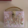 Borsa da donna intera in fabbrica addensata con scatola rigida in acrilico borsa con borchie dolce piccola borsa con catena di fiori di perla fresca da donna intagliata diam280V