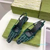 2022 Women G slingback Sandals pompe Les chaussures à brides Aria sont présentées en maille noire avec motif étincelant de cristaux Fermeture à boucle arrière