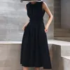 Letnia designerska sukienka bez rękawów bez rękawów szczupła talia klasyczna czarna biała do połowy łydki długie sukienki plażowe Vintage Casual Holiday Dress