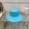 Fashion Bucket Hat Designer Wide Brim Hats Personnage Caps à cordon pour femme 6 couleurs de haute qualité 273