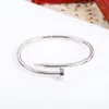 Серия ногтей Gold Bangle Au 750 18 K никогда не исчезает 16 17 18 размер с официальной репликой высококачественной бренд роскошной марки премиум -класса Gi295o