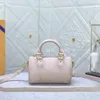 Designer väskor Summer Stardust Onthego Lilas Neo Noe Capucines BB Tote Women Leather Crossbody Handbag Desinger M46168 M46067 M46092 M81508 M59868