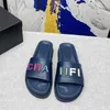 Tofflor Färg Bokstäver Sommar Ytterkläder Tjock sula Lyx Designer Beach Shoes Casual Platta sandaler och tofflor