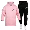 Nya Luxury Tracksuit Män Hoodie And Sweatpants Två Pieces Set Brand Logo Sweatshirt Jogging Cotton Sportswear Student Outfit