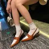 INS Nieuwe Luxe Merk Vrouwen Sandaal Close Toe Slingback Pumps Dunne Hak Schoenen Mode Holle Puntschoen Mule Franse Britse stijl G220520