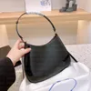 Lüks omuz çantaları 7 renk tasarımcısı koltuk altı çanta moda tokası kadın deri kotes kadın elçi çanta cüzdanları HQP50