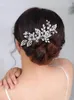 Headpieces Vintage Wedding Hair Comb Vackra blad för kvinnor Crystal Jewelry Bridal Accessories