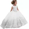 2022 Ivory Vintage Flower Meisjes Jurken Baby Zuigeling Peuter Doop Kleding Satijn Baljurken Verjaardag Party Jurk Custom Made Puff Sheeveveve met Staart