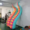 Büyük şişirilebilir kalamar dokunaç modeli karikatür deniz hayvan bacak balonu simüle etmek ahtapot kolu çatı dekorasyonu bina için emicilerle havaya uçurur