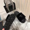 Designers pour femmes pantoufles moelleuses sandales de créateur de luxe Sandales en peluche de glissière plate de labage plat décontractées de la marque de mode de mode de mode avec boîte avec boîte