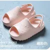 Enfants chaussures bébé pantoufles enfants trou diapositives antidérapant semelle résistante à l'usure sandales de plage en gros