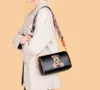 Frauen Handtasche Neues lässiges Cartoon weibliche Messenger -Umhängetaschen süße Crossbody Mode Ledertaschen Bären Tasche