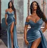 2022 Élégant robes de soirée épaule élégante une ligne en cristal sans cristal Split High Sexy Sight Robes
