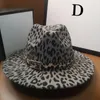 Berets Unisex Flat Brim Feel Jazz Fedora Hats Мужчины женщины леопардовые кожаные кожа декор панама формальные шляпы ковбой